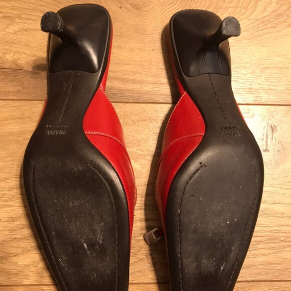 VINTAGE PRADA RED LEATHER SLIP ON PUMPS - Picture 4 of 5